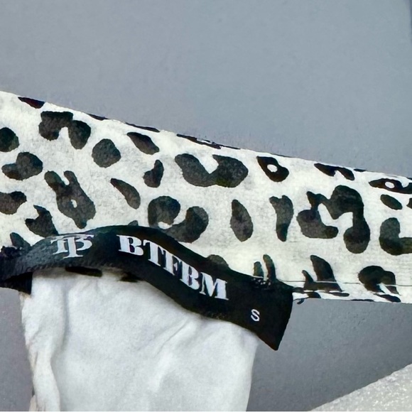 Elegant Black and White Leopard Print Dress - Picture 4 of 4